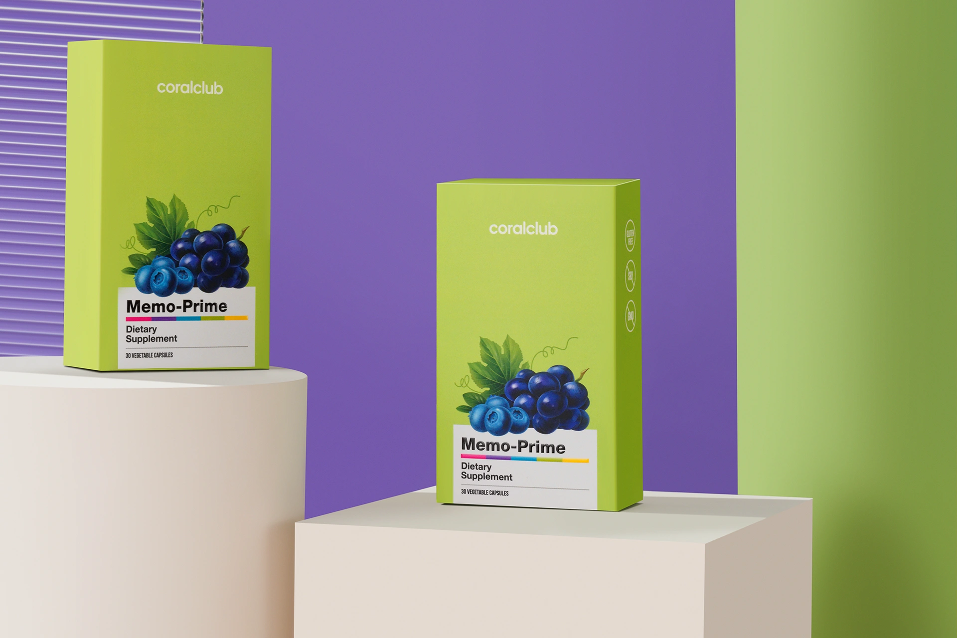 Capsules Memo-Prime dans un environnement de style de vie haut de gamme à côté de myrtilles et de raisins mûrs